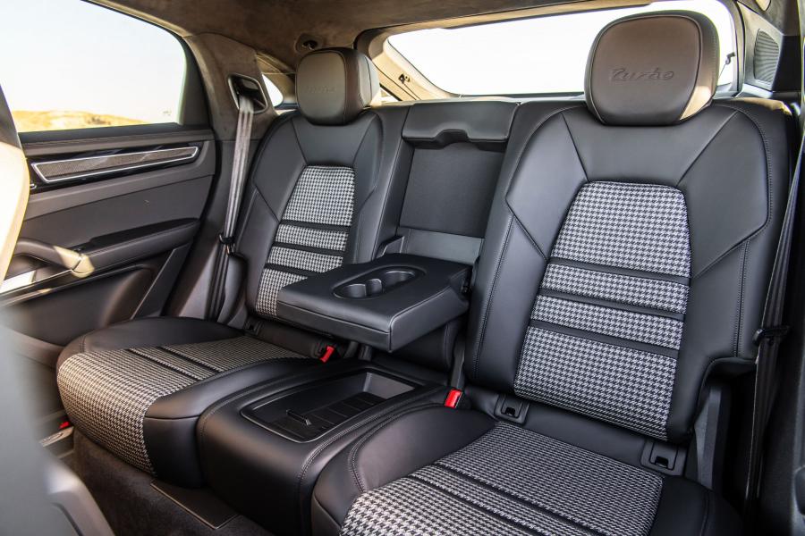 Интерьер Porsche Cayenne Turbo Coupe 2019 года  (NA) (фото 16 из 40)